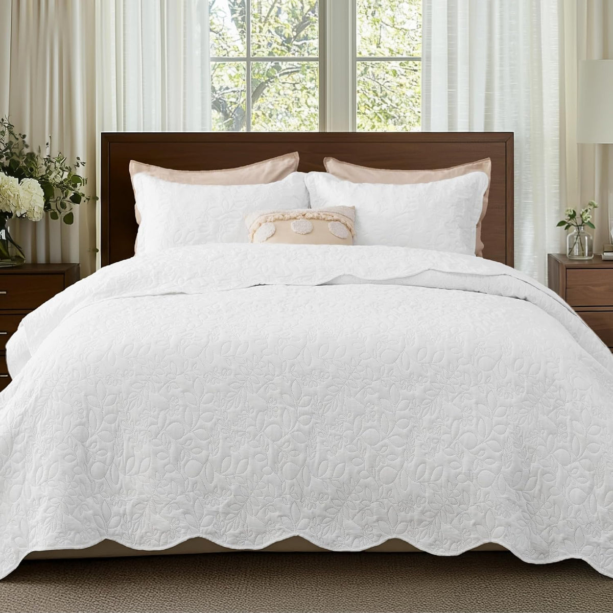 Quilts Queen Size - Bright White Bedspread Queen Size & Lightweight Comforter, Modern Coverlet with Clover Pattern, Ultra Soft All-Season Bedding, 90 x 96 Inches | Stitch-Free Quilting, Lightweight, Summer Bedding Set, Machine Washable, Pet-Friend